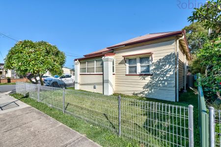 Three bedroom home with retro features. Pets considered! - Photo 4