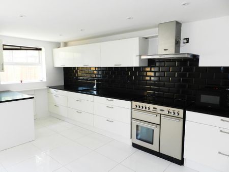 5 bedroom townhouse to rent - Photo 3