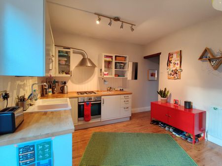 2 Bed Maisonette, Park Street, BS4 - Photo 3