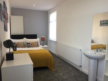 1 bed house share to rent in Ivan Street, Burnley, BB10 - Photo 2