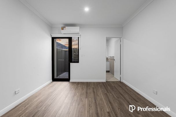 Brand New Street Front Villa! - Photo 1