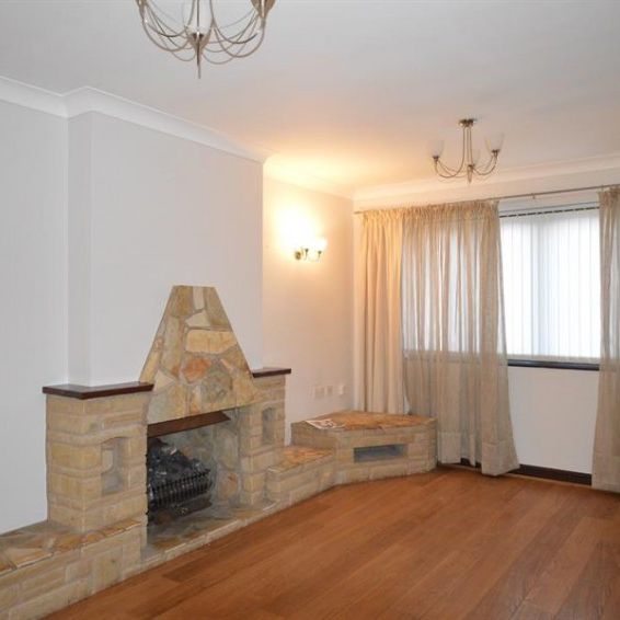 4 Bedroom Detached Available Arranging tenancy - Photo 1