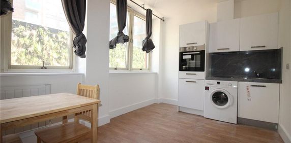 Studio to rent - Photo 2