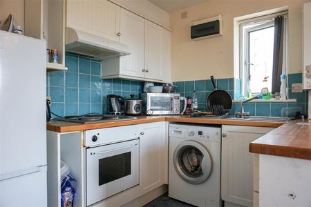 Flat 3b, 21-25 Headingley Ave, Headingley, Leeds, LS6 3EP - Photo 3