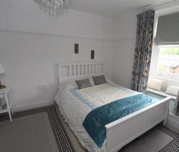 4 bedroom detached house to rent - Photo 2