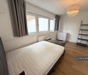 3 bedroom flat to rent - Photo 1