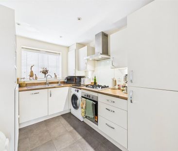 3 bedroom semi-detached house to rent - Photo 4