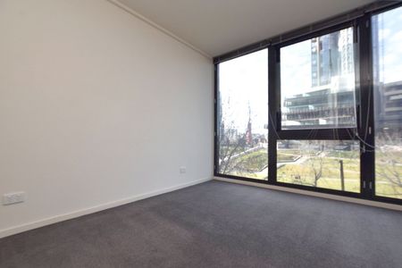 Stylish 1-Bedroom Apartment in the Heart of Southbank - Photo 4