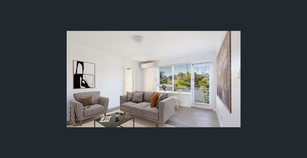 BRIGHT APARTMENT IN THE HEART OF HAWTHORN - Photo 1