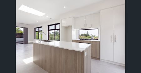 Top Floor Contemporary Living - Photo 4