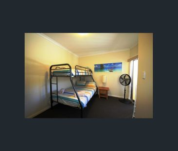 MODERN LOW MAINTENANCE LIVING IN PRIME LOCATION - Photo 3