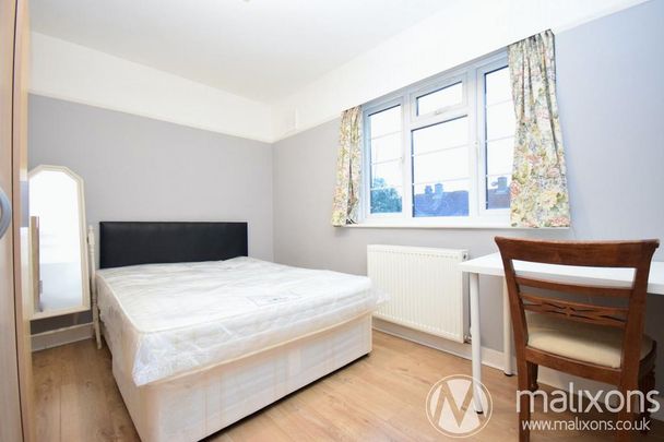 3 bedroom flat to rent - Photo 1