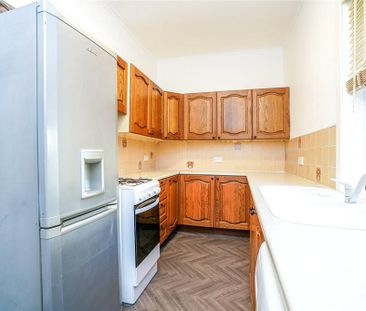 2 bedroom end of terrace house to rent - Photo 3