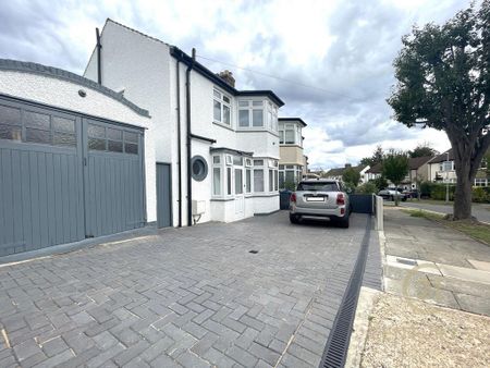 1 bedroom in a house share to rent - Photo 4