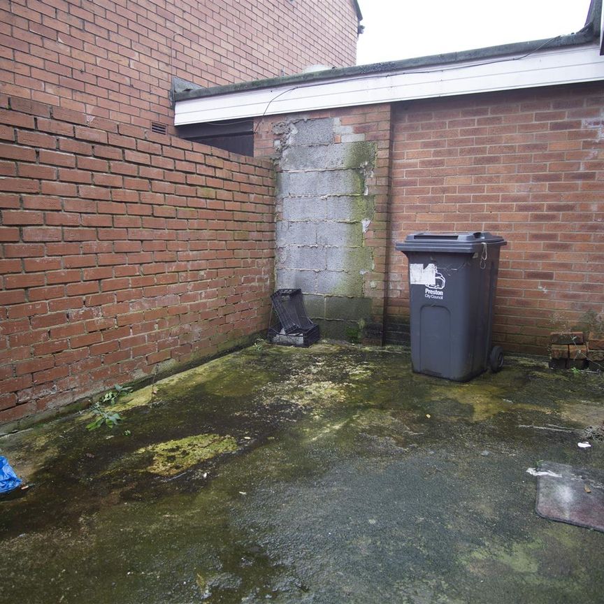 1 Bed Flat To Let on Ribbleton Lane, Preston - Photo 1