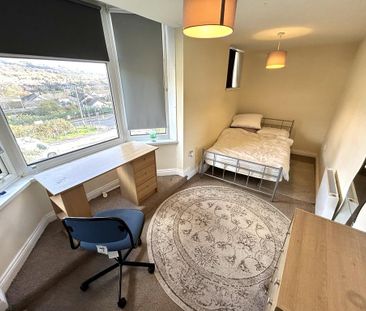 1 bedroom in a house share to rent - Photo 2