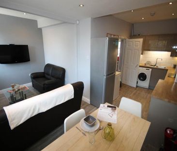 3 bedroom apartment to rent - Photo 4