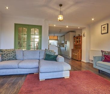 3 bedroom terraced house to rent - Photo 2