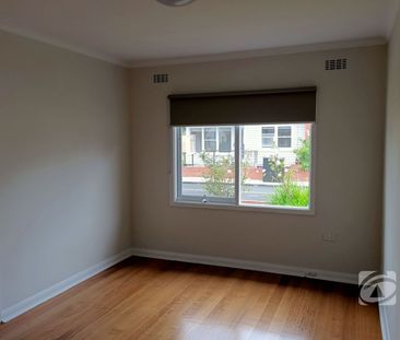 ONE BEDROOM UNIT IN A CONVENIENT LOCATION - Photo 4