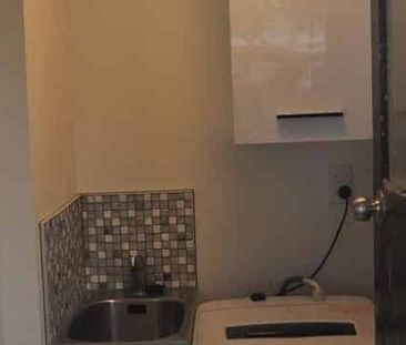 This lovely, cosy studio bedsit - Photo 5