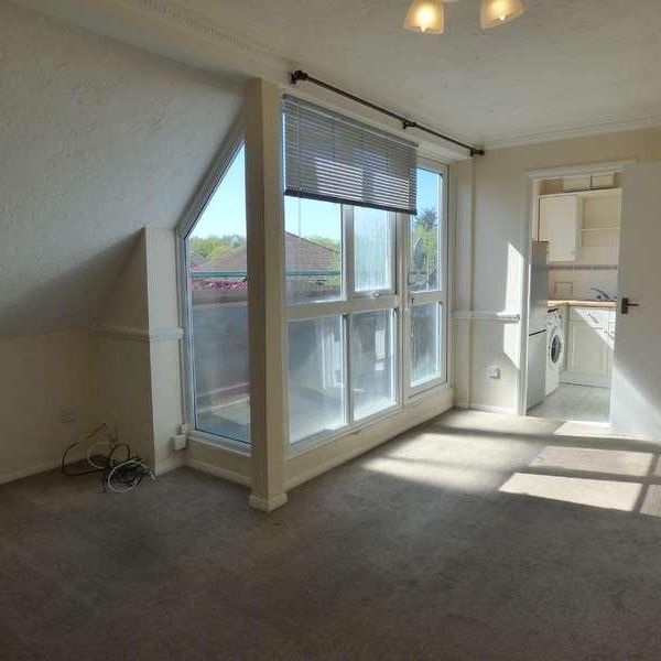 Woodstock, Laindon, SS15 - Photo 1