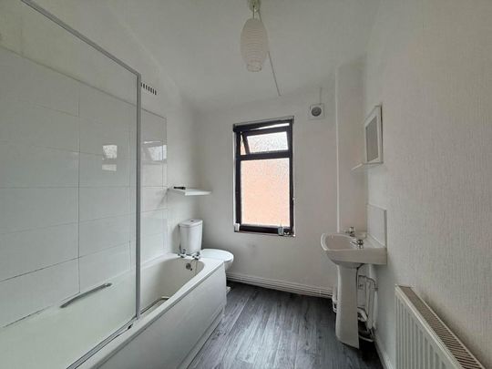 2 bedroom end of terrace house to rent - Photo 1
