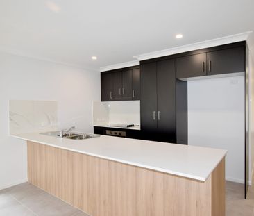 LOW MAINTENANCE FAMILY HOME IN NEW AUCKLAND - Photo 5