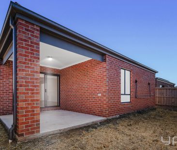 Contemporary Family Living in Harpley Estate - Photo 6