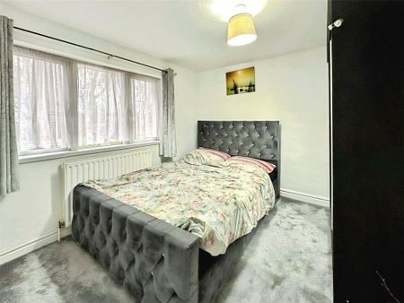 3 bedroom end of terrace house to rent - Photo 2