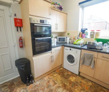5 Bedroom House To Rent in Charminster - £2,400 pcm Tenancy Info - Photo 2