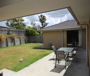 LARGE MODERN FAMILY HOME - SET HIGH IN GOODNA - Photo 3