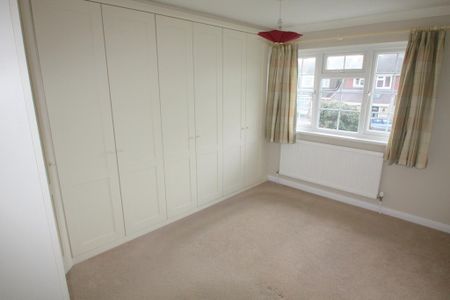 3 bedroom semi-detached house to rent - Photo 3