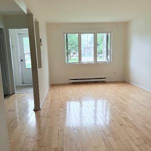 4 chambres à coucher maison à louer à Brossard-house for rent 1e juillet - Photo 2