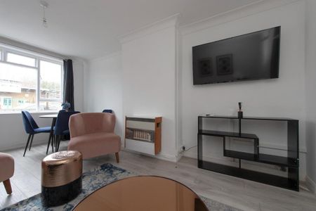 3 bedroom serviced apartment to rent - Photo 5