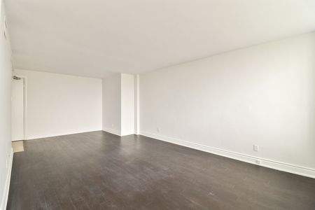 2 Bedrooms - Photo 2