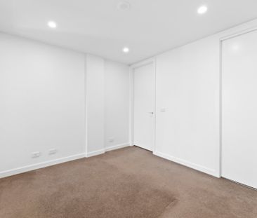 Generously Sized Apartment - Photo 6