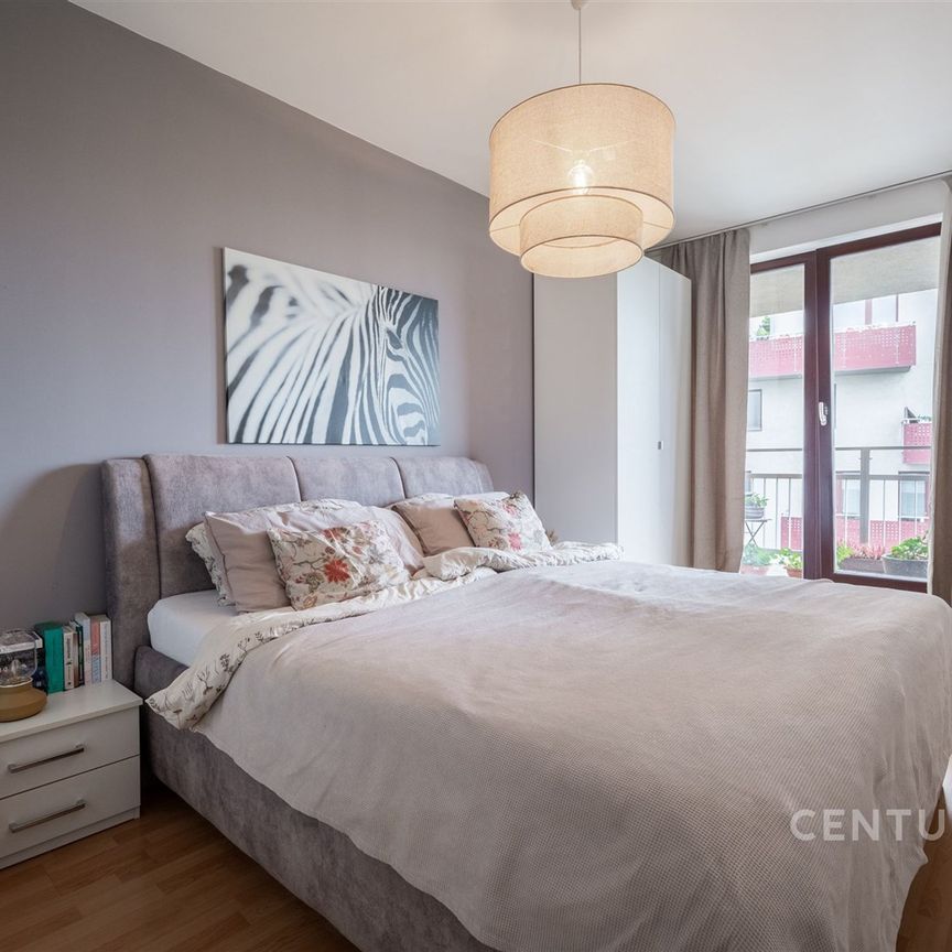 Pronájem bytu 2+kk 60 m², Na Slatince 3278, Praha - Photo 1