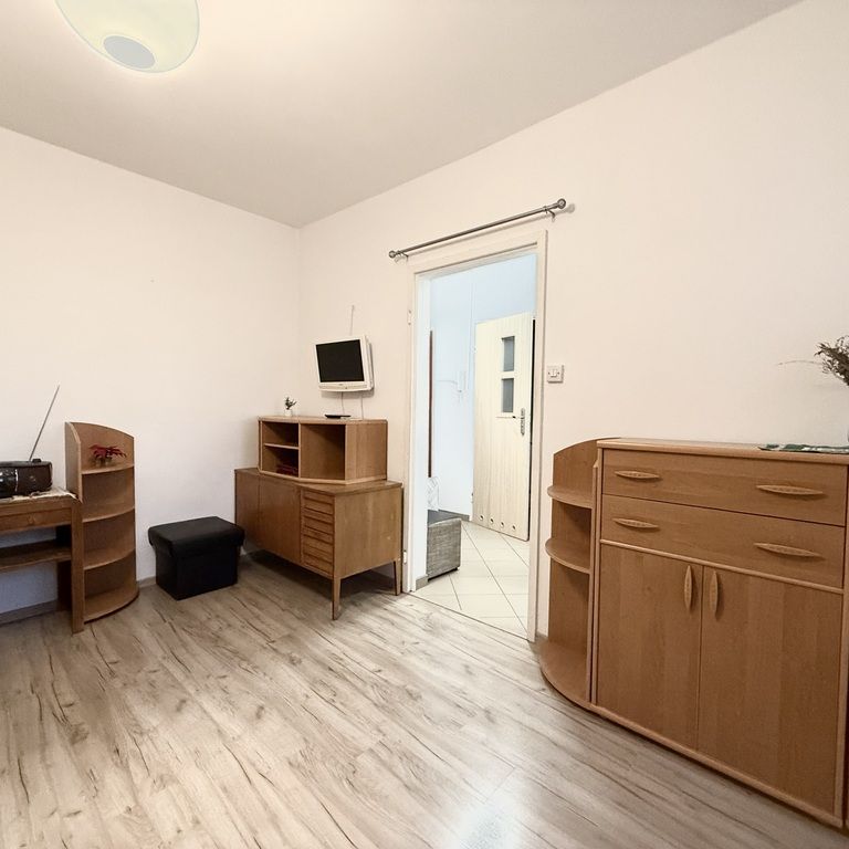 Kawalerka z balkonem w bloku z windą - Zdjęcie 1