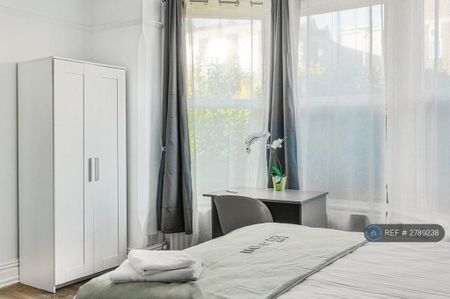 5 bedroom flat to rent - Photo 5