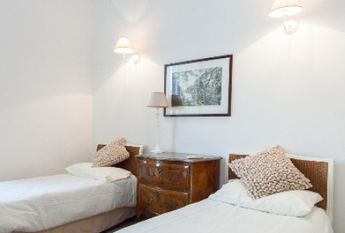 Center-Historic Jewish Quarter: Elegant apartment situated in beautiful Palazzo Nobiliare. Entrance, spacious living with original wood frescoed ceilings, large modern dining and kitchen, 4 bedrooms, 4 Baths, small terrace. #1527
