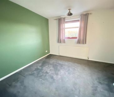 2 bedroom end of terrace house to rent - Photo 3