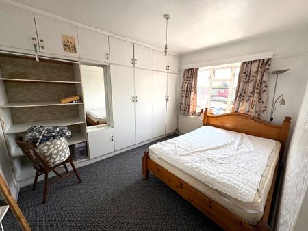 Barnhill Road, Hayes, UB4 9AP - Photo 2