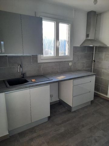 Location Appartement 3 pièces 54m² DRAGUIGNAN 83300 - Photo 2