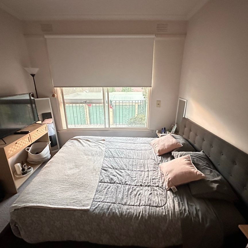 Elsternwick - Photo 1