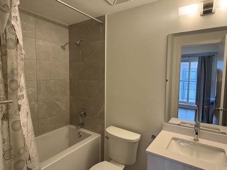 For Lease - 2 Steckley House Lane Unit# 924, Richmond Hill, Ontario - Photo 4