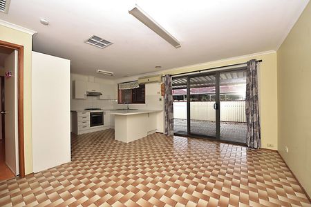 FAMILY HOME - GREAT LOCATION - Photo 3