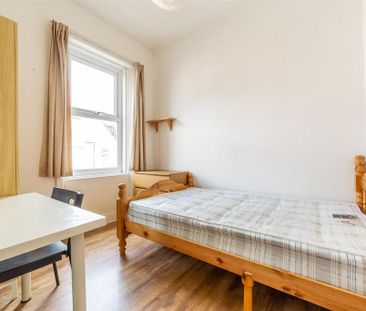 3 bedroom flat to rent - Photo 3