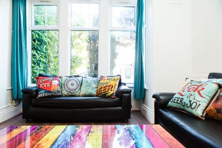 Estcourt Terrace, Headingley, Leeds - Photo 3