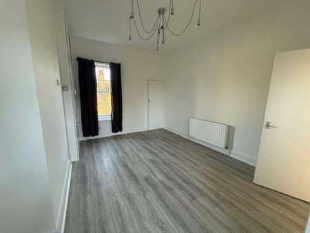 Beech Avenue Shopping Centre, Hull, HU8 - Photo 3