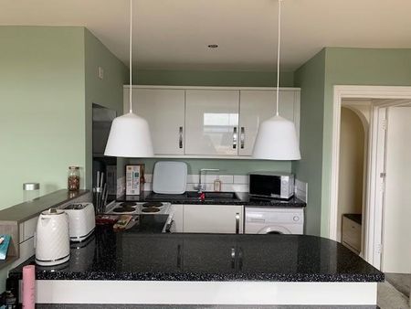 1 bedroom in a house share to rent - Photo 3